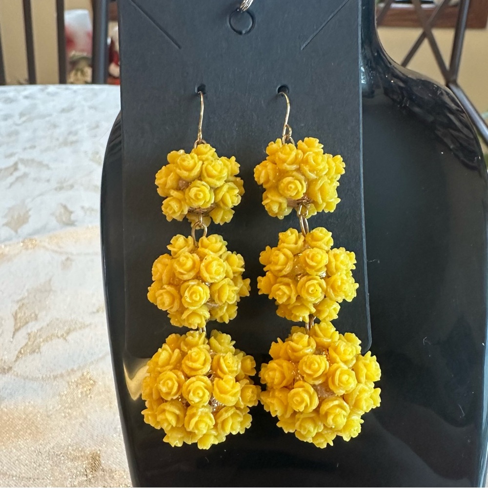 Yellow flower earrings Bouquet of flowers 3 tiered NEW
